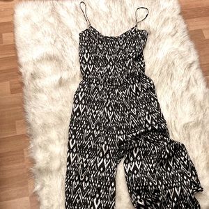 Black and white jumpsuit. Size 8, excellent condition.